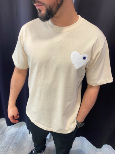 TEE SHIRT BEIGE MOTIF COEUR BLANC